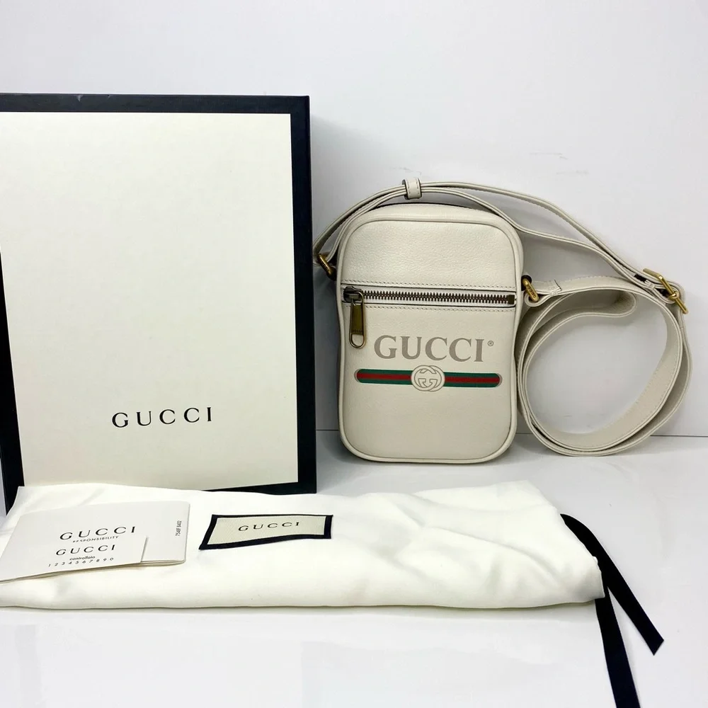 Authentic Gucci Grained Calfskin Logo Messenger Bag - Picture 1 of 15